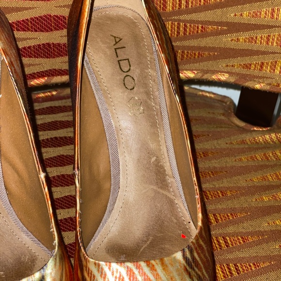 The Perfect “Night Out” Pumps - Picture 2 of 5